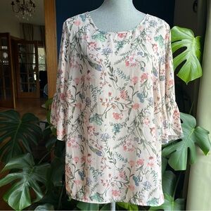 VIOLET & CLAIRE Multicolor Floral Blouse with Ruffled Sleeves and Relaxed Fit